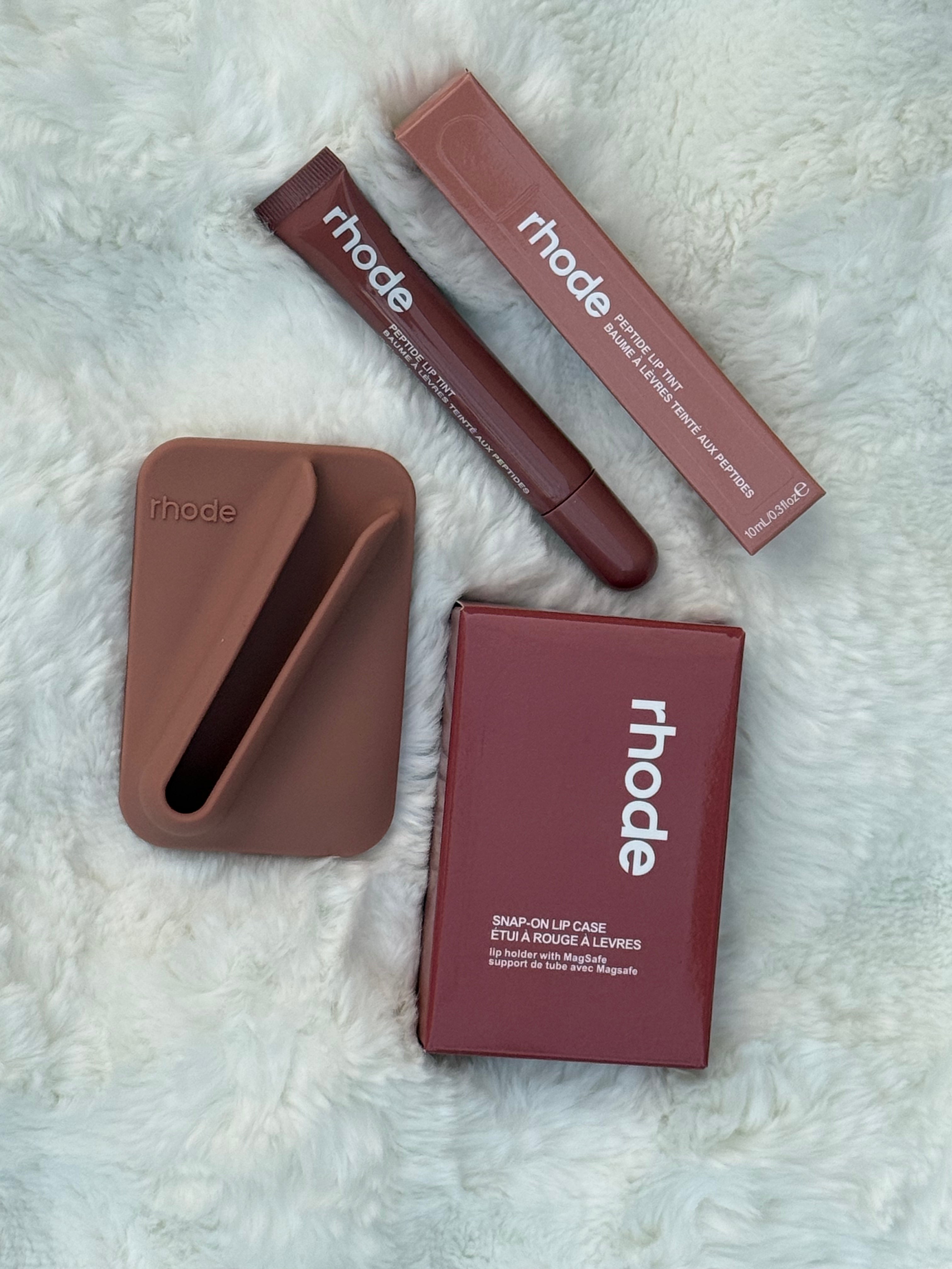 SNAP-ON LIP CASE- with matching lip stick